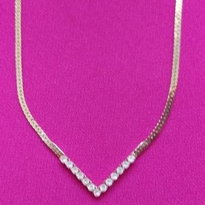 AVON * VINTAGE NECKLACE